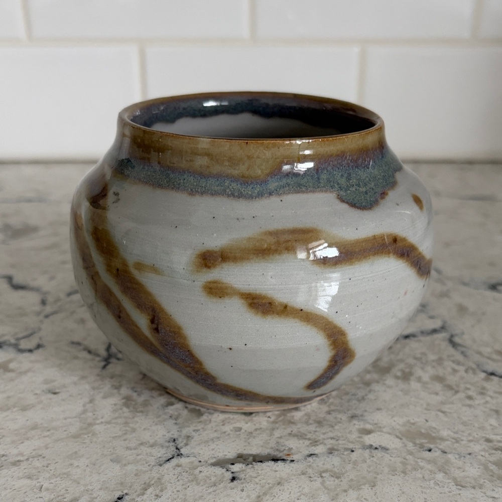 Handmade Pottery Bowl/Pot/Vase
